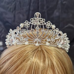 Tiara F89