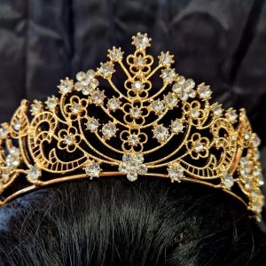Tiara 'arany'